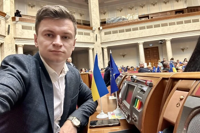 Нардеп Костюк розповів, як виходом зі «Слуги народу» зробив сюрприз Арахамії