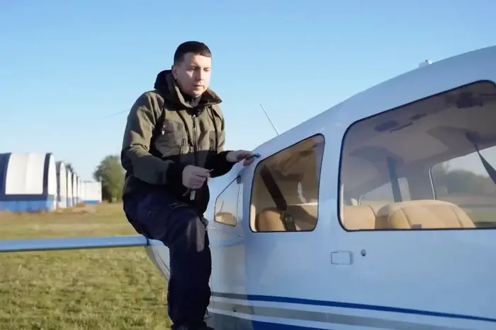 Секретар міськради Дніпра літає Європою приватним літаком під час відряджень – розслідування
