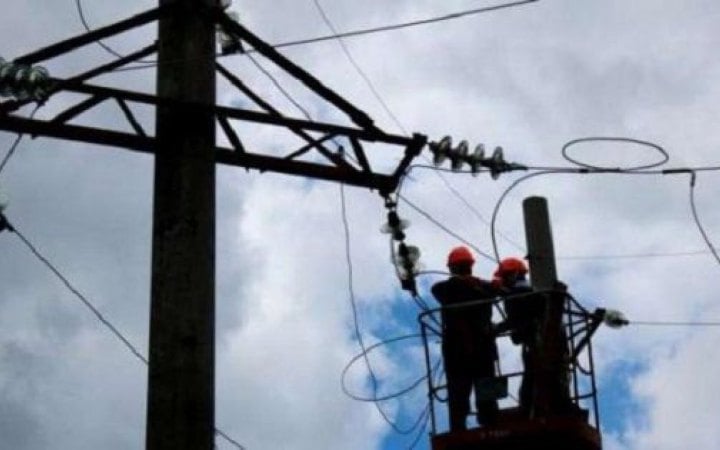 Через обстріли та негоду в регіонах України фіксують знеструмлення